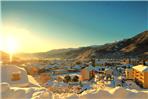 Una veduta di Paesana innevata alle prima luci del giorno - Ph Nicoló Bertola